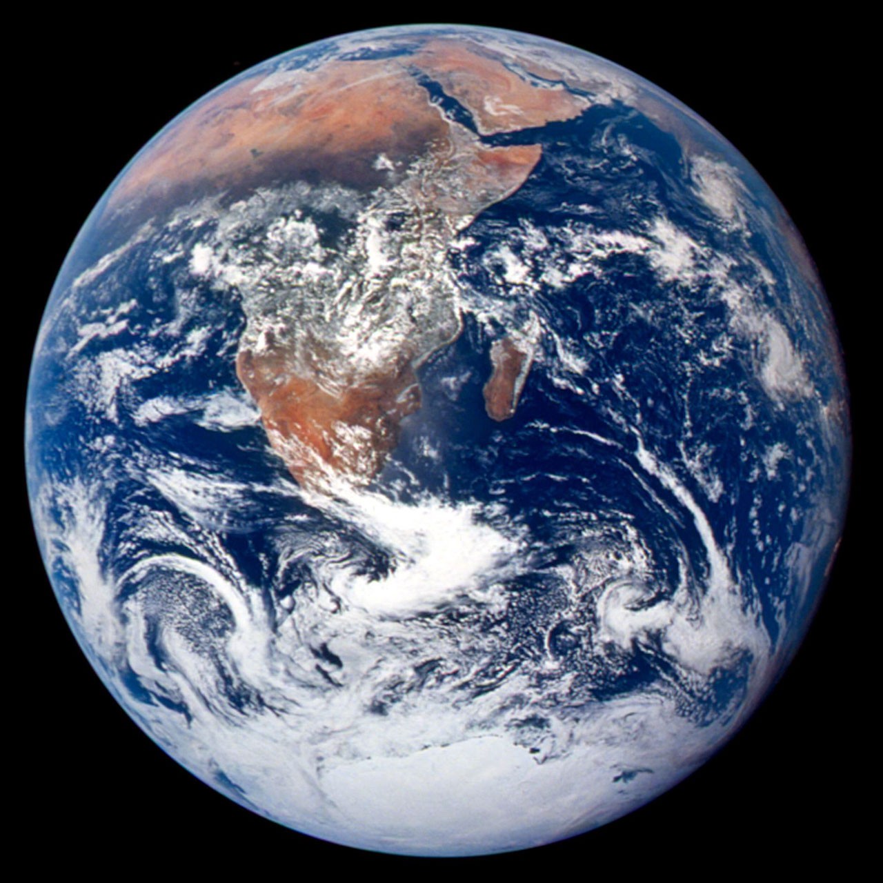 La Terre photographiée depuis l’espace par l’équipage d’Apollo 17, avec l’Afrique et les océans